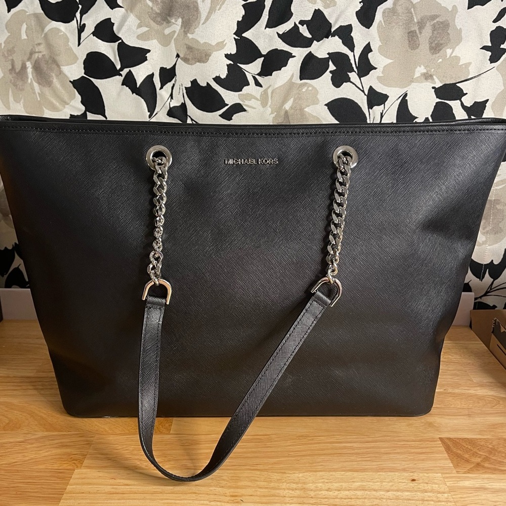 Michael Kors Black Leather Jet Set Travel Chain